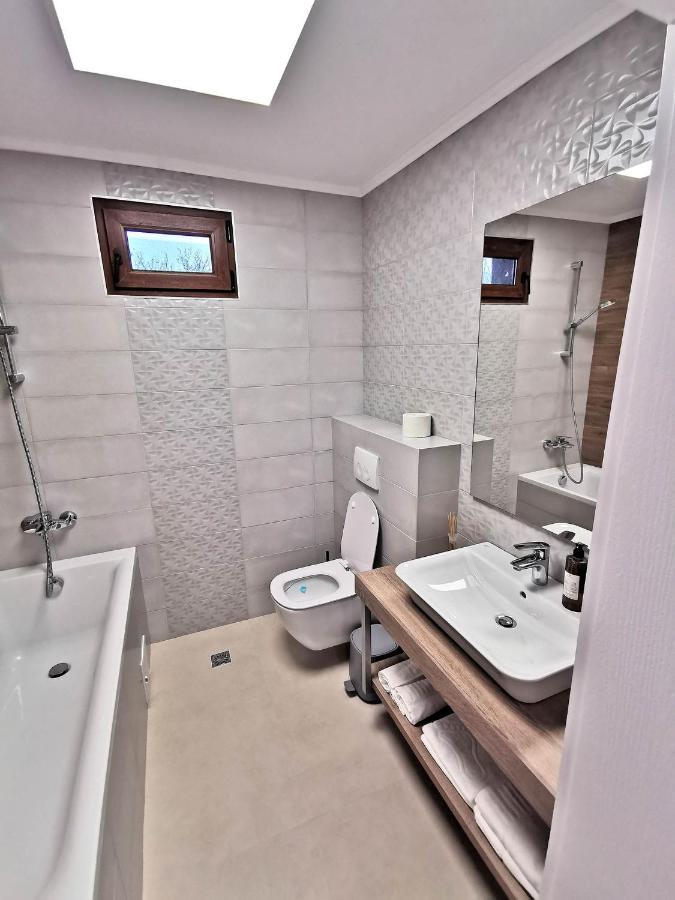 Vila Aras Simeria ภายนอก รูปภาพ
