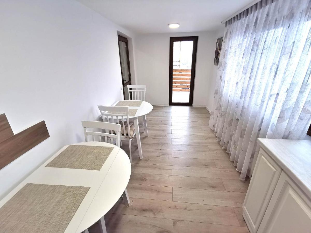 Vila Aras Simeria ภายนอก รูปภาพ